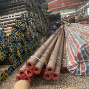 High-temperature seamless alloy steel pipe for petroleum cracking and thermal systems