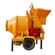 Compact mixer with 350-liter discharge capacity, ideal for small to medium concrete jobs