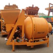 Compact mixer with 350-liter discharge capacity, ideal for small to medium concrete jobs