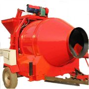 Compact mixer with 350-liter discharge capacity, ideal for small to medium concrete jobs