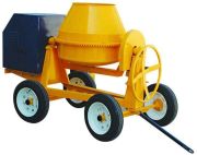 UT400 mini diesel-powered concrete mixer with 400-liter drum, ideal for off-grid and mobile job sites