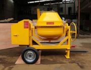 UT350 compact mixer with 350-liter drum for efficient concrete mixing in light construction jobs